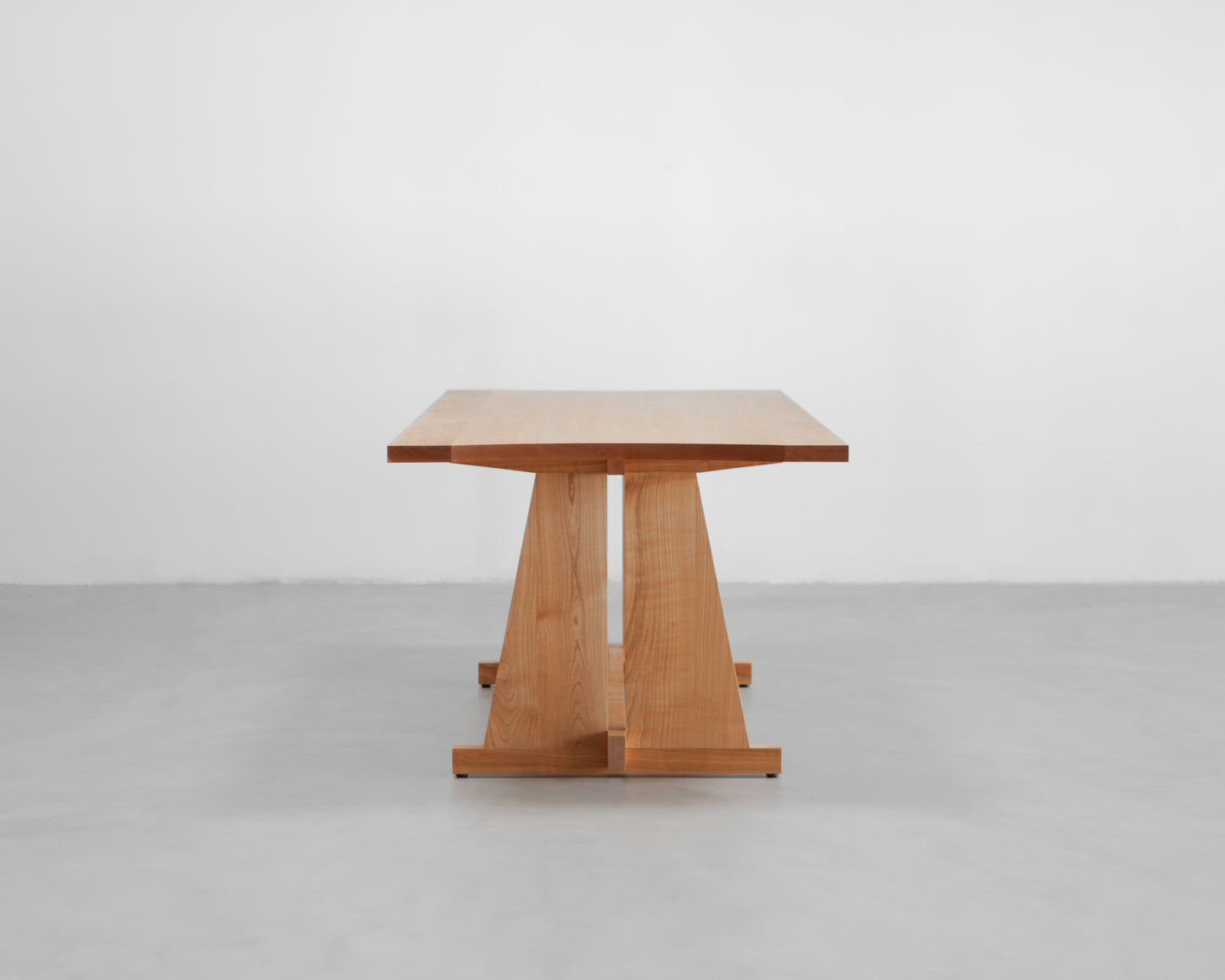 Lola Table [Classic]