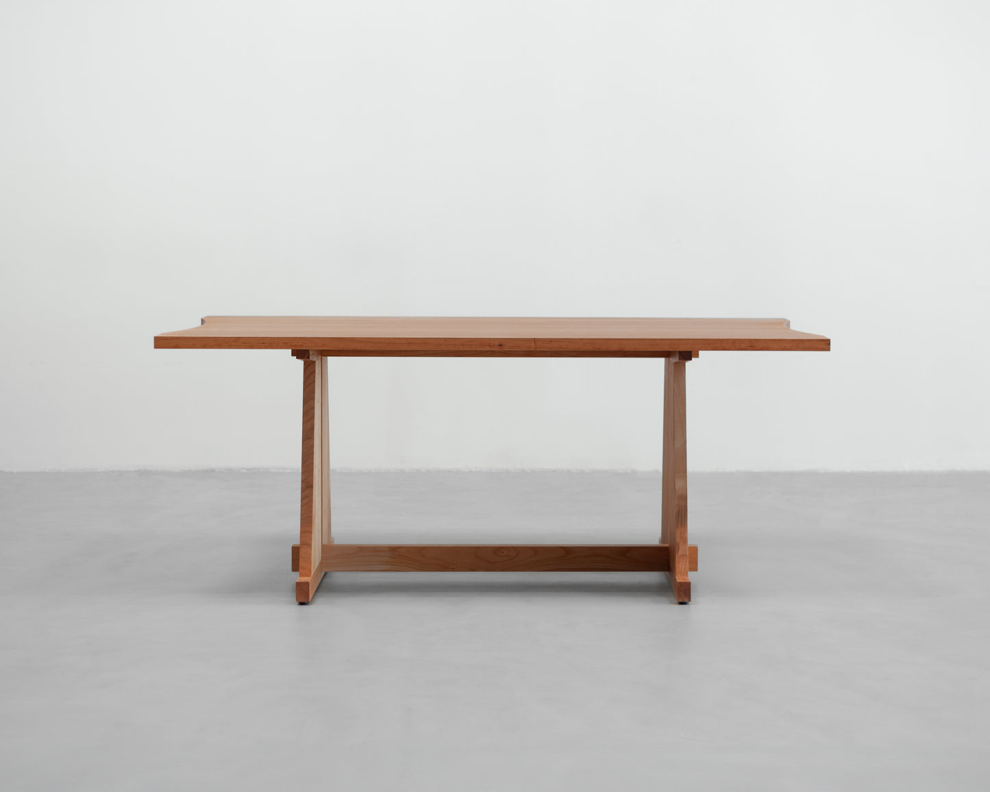 Lola Table [Classic]