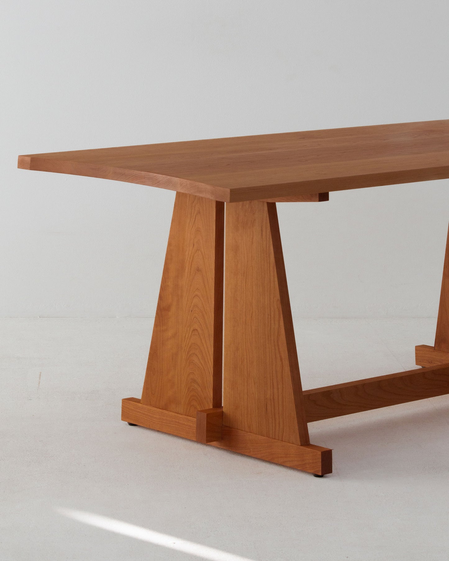 Lola Table [Classic]