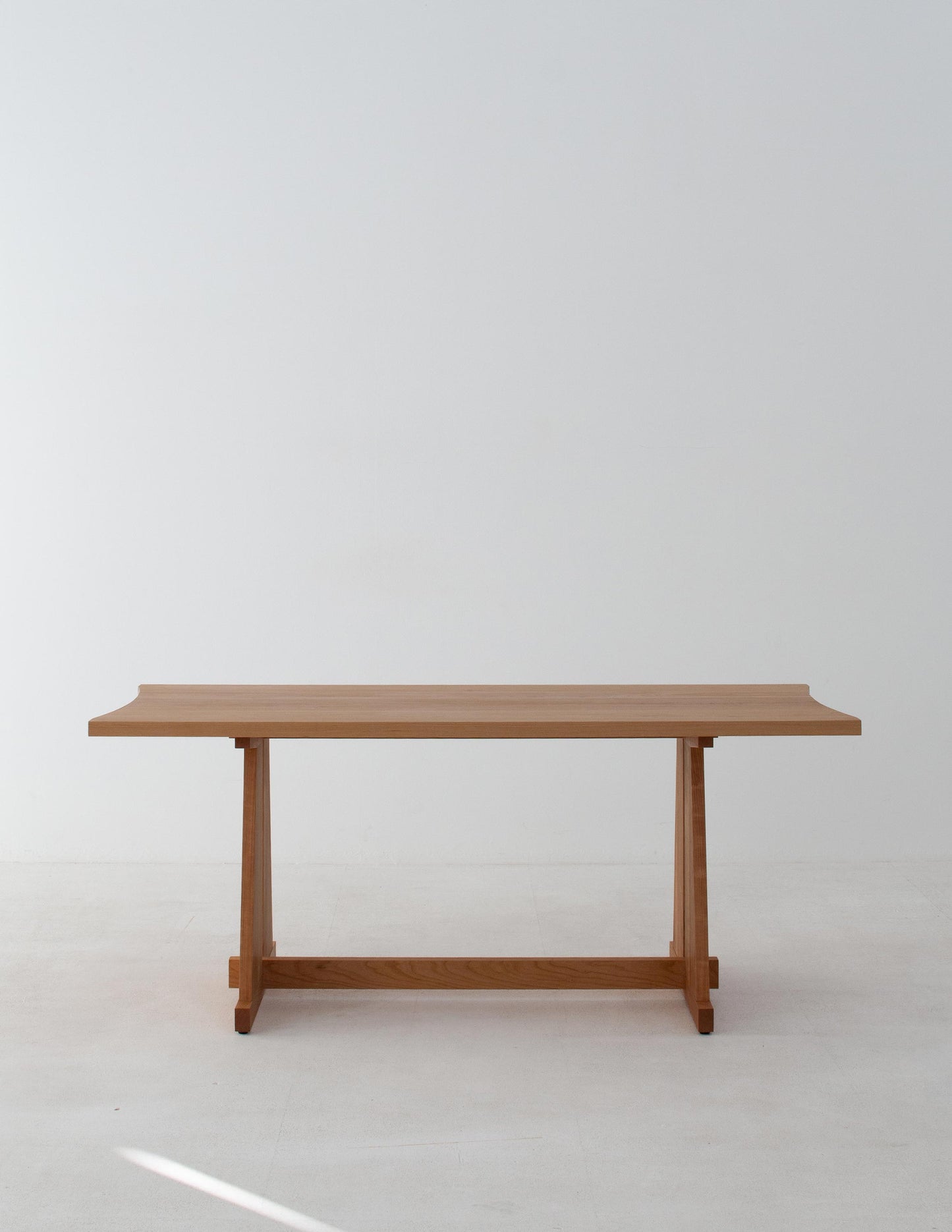Lola Table [Classic]